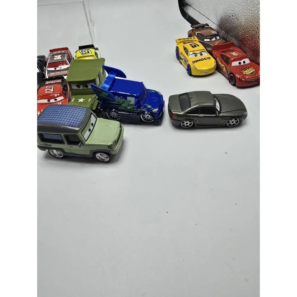 Disney/Pixar Cars Die Cast Toy Car Lot Lighting McQueen